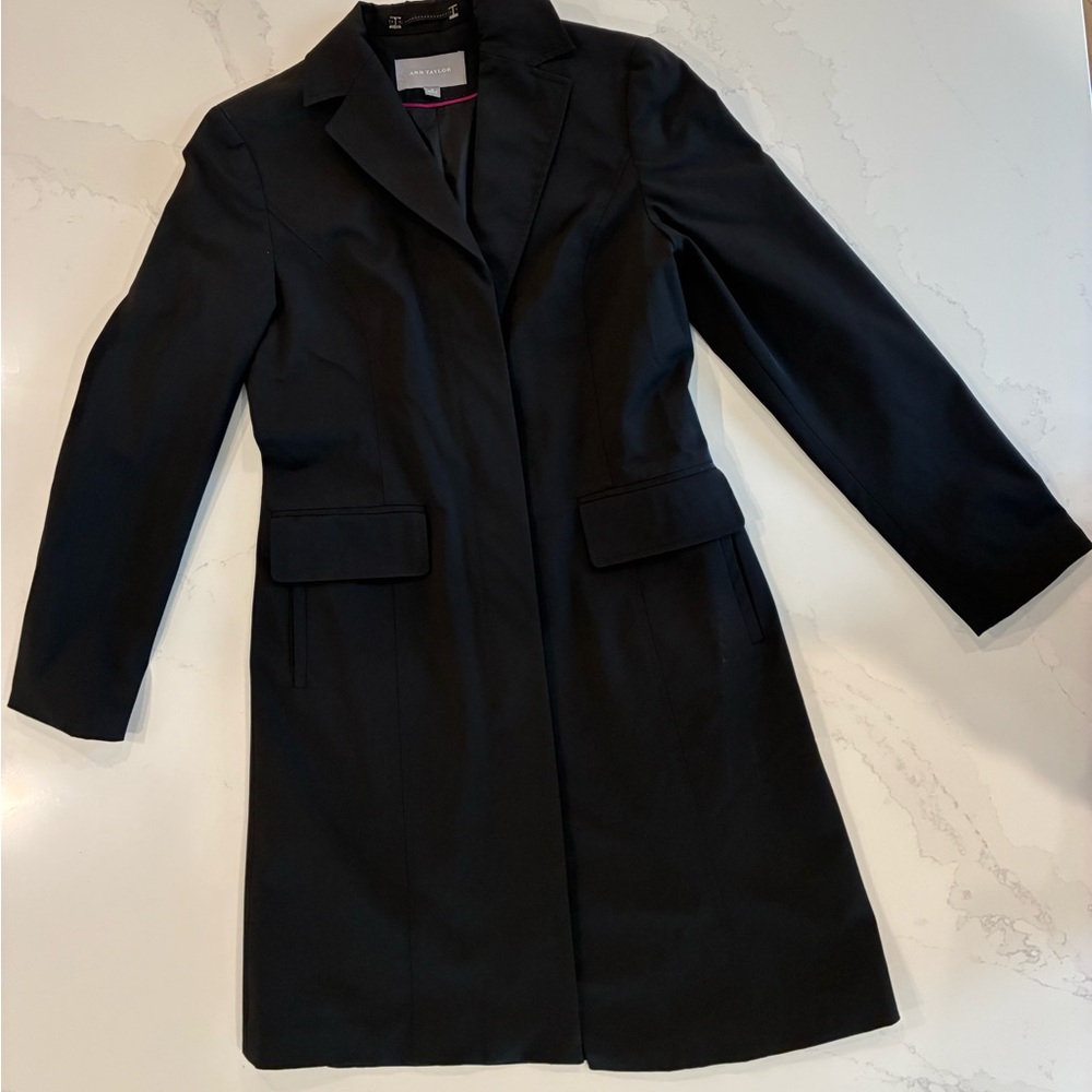 Ann Taylor Black rain trench coat button up pockets lined collared neck Size 6